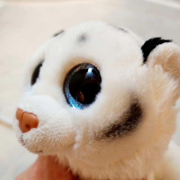 TY TUNDRA WHITE Bengal TIGER SMALL PLUSH Stuffed ANIMAL 100% VelveTY 2020 EUC - Picture 6 of 10